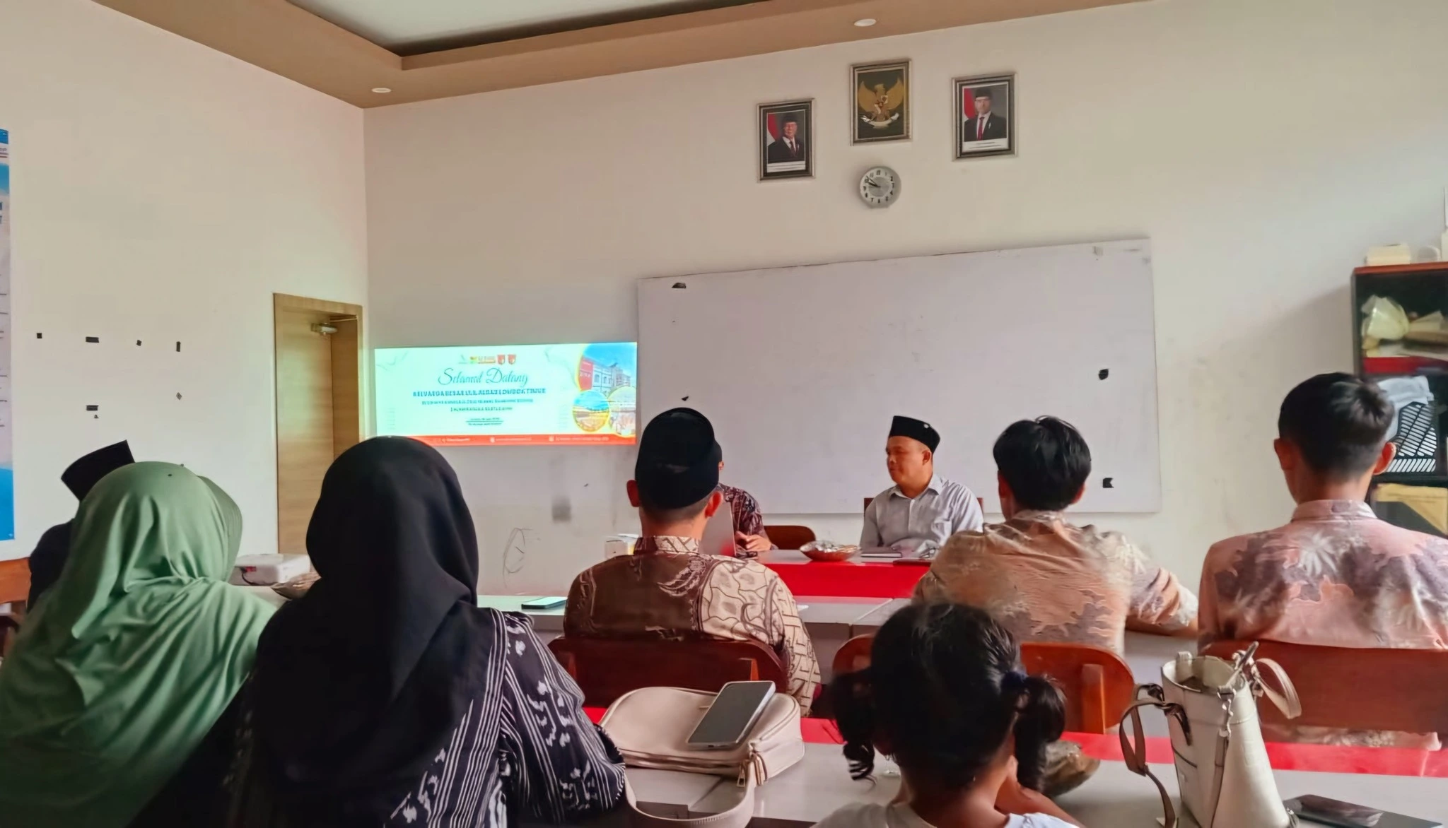 Dewan Guru SMK Ulil Albab NW Ketika sedang mengikuti Studi Tiru Digital Awareness di Cahaya Bangsa