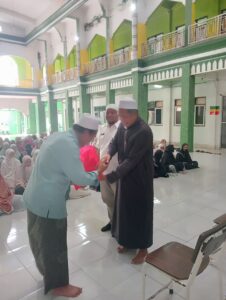 penyerahan donasi Ulil Albaab NW melalui LAZAH NW