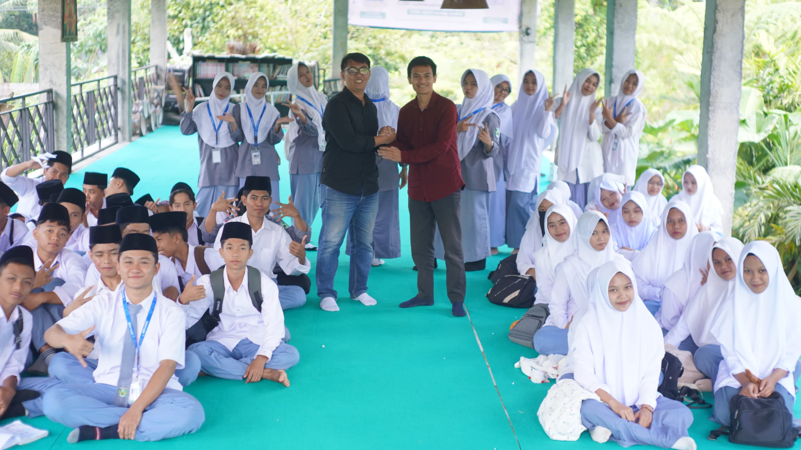 AI untuk Pelajar SMK & Digital Citizenship" yang disampaikan oleh Bapak Dr. Ahmad Abdan Syakur, M.Pd.